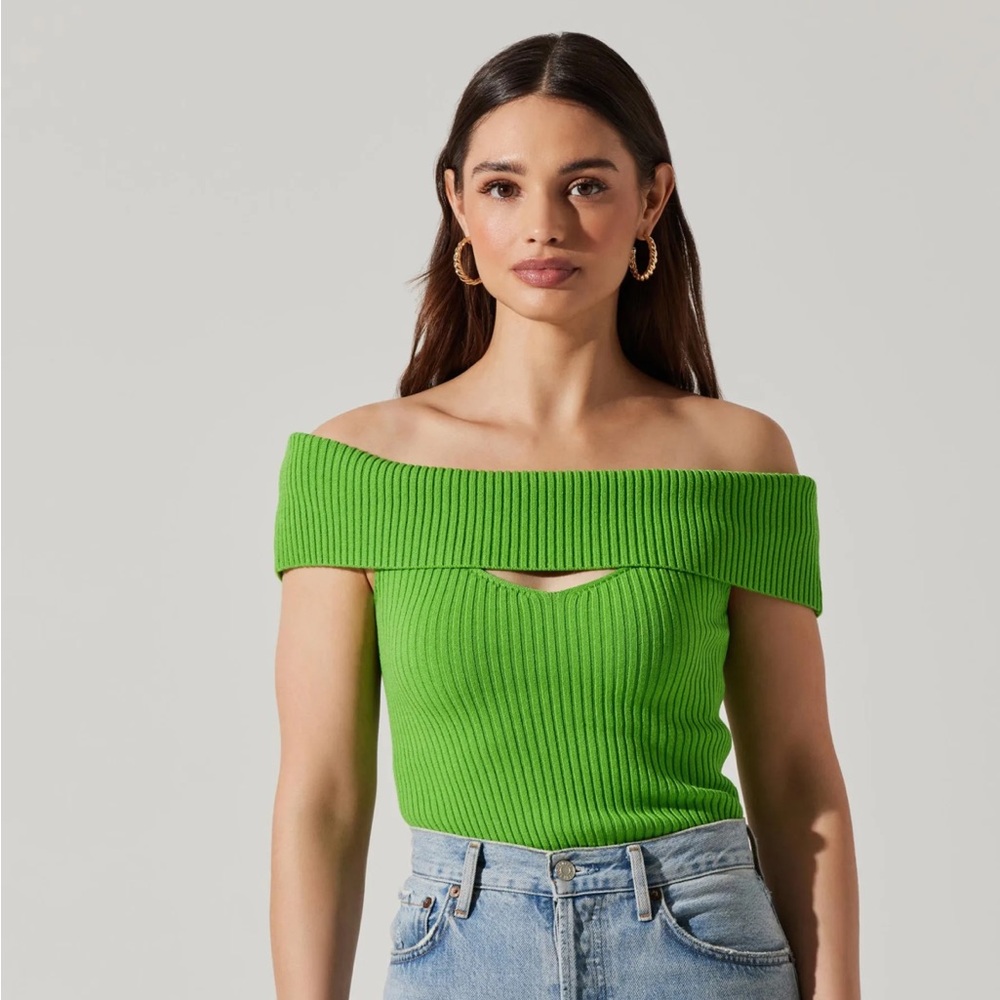 ASTR The Label Green Ribbed Top
